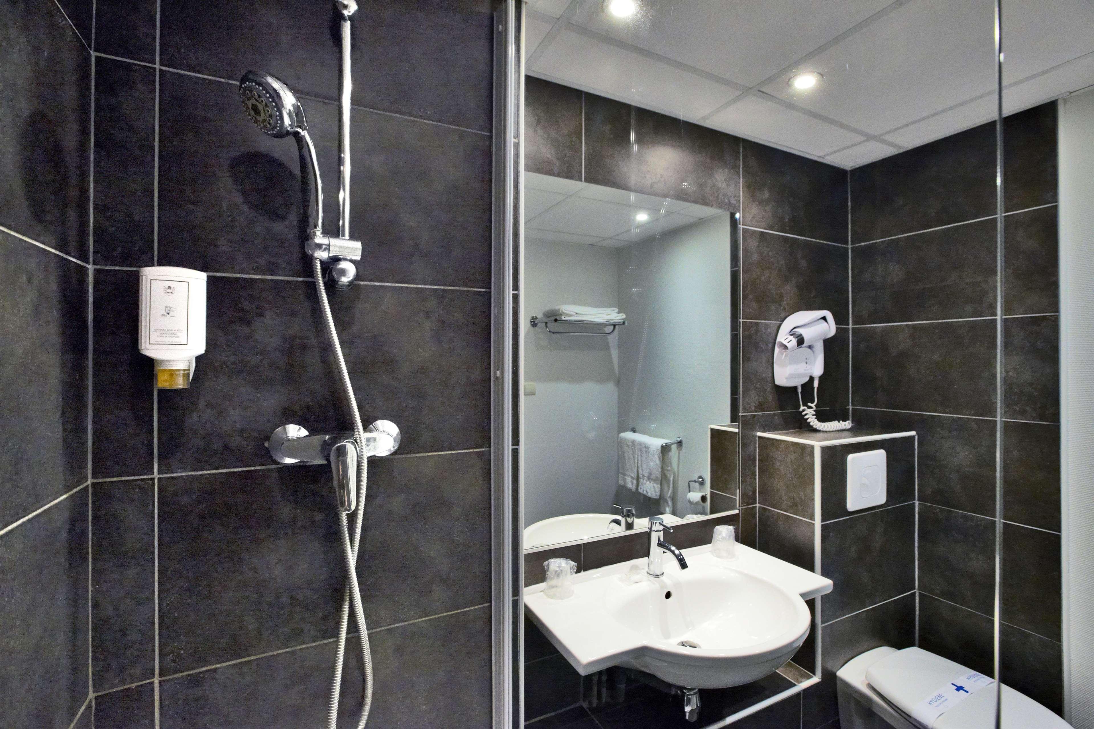 Hotel Kyriad La Rochelle Centre Ville Exterior photo