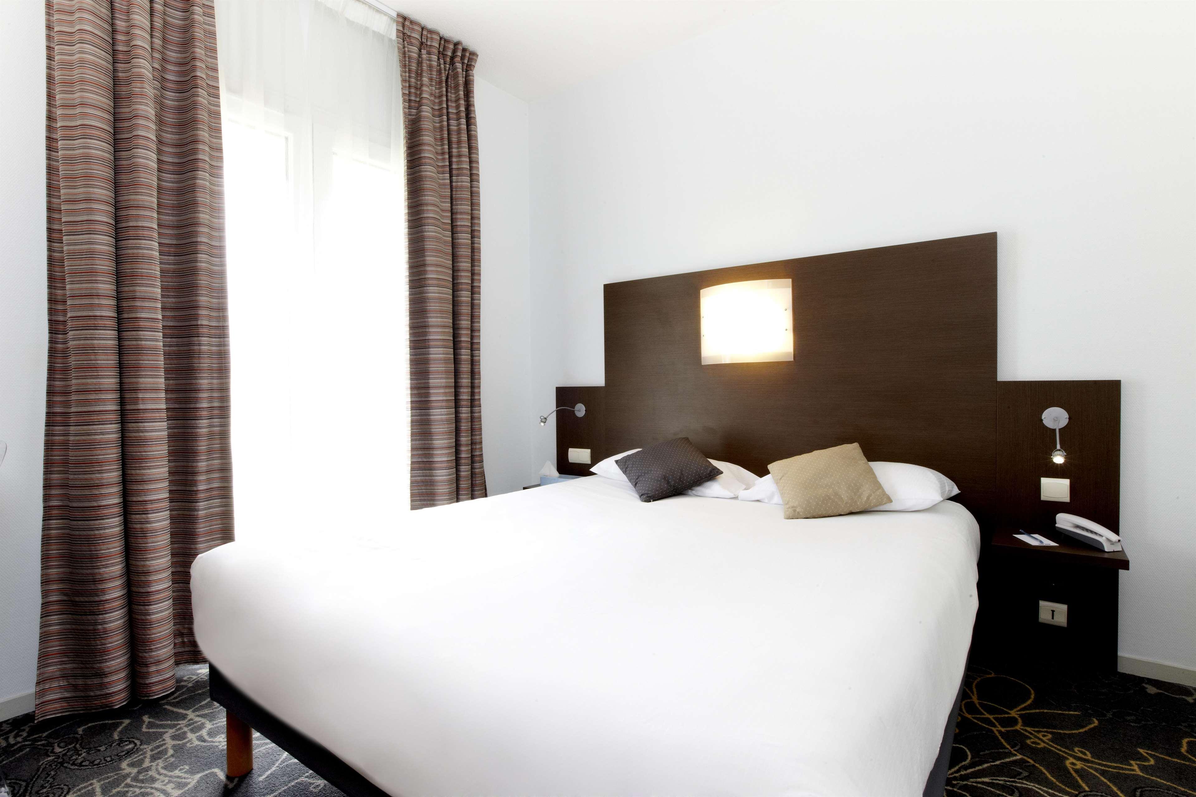 Hotel Kyriad La Rochelle Centre Ville Exterior photo